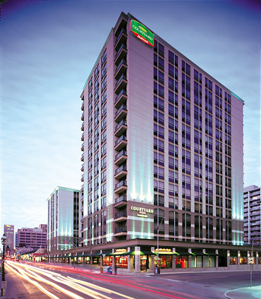 Courtyard by Marriott Toronto Downtown