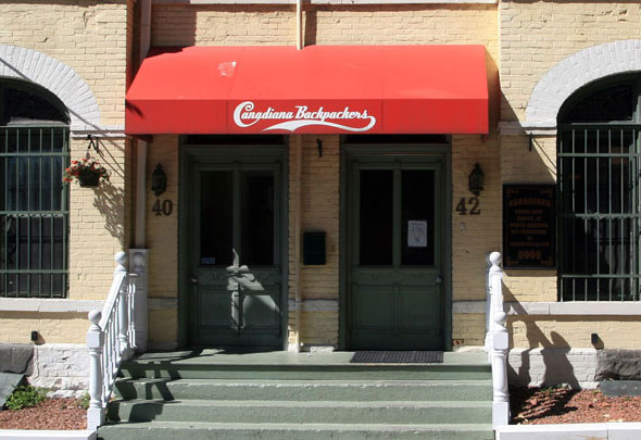 Canadiana Backpackers Inn