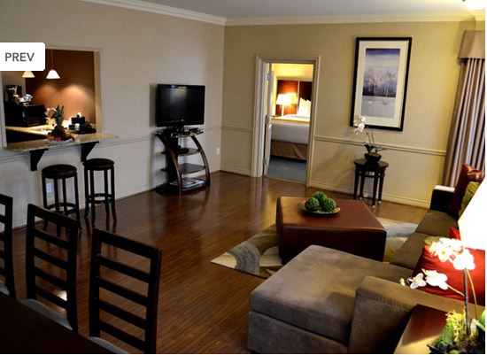 Quality Suites Restaurants in Oakville