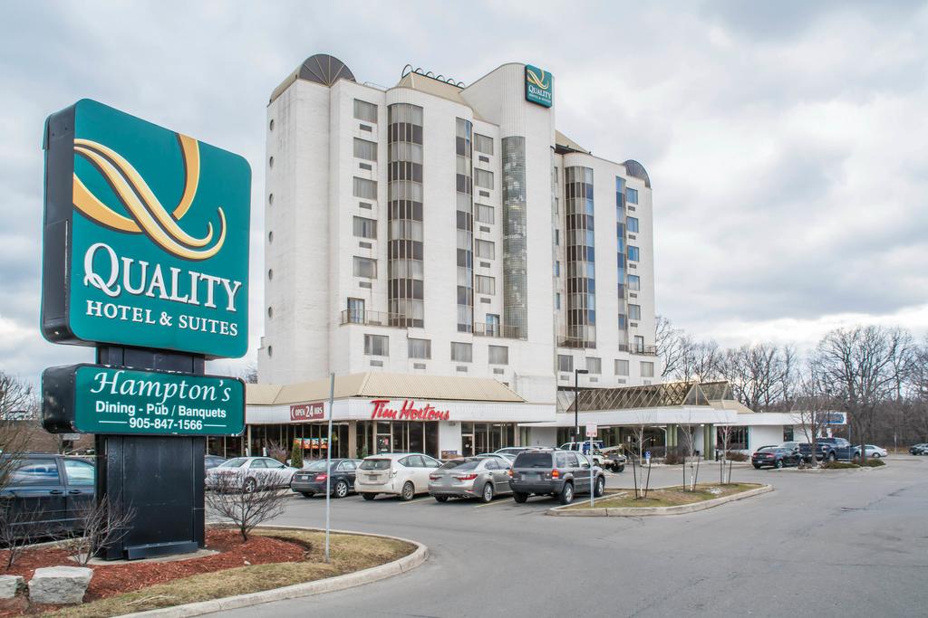 Quality Suites Restaurants in Oakville