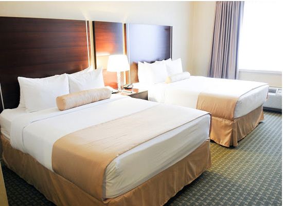 Quality Suites Restaurants in Oakville