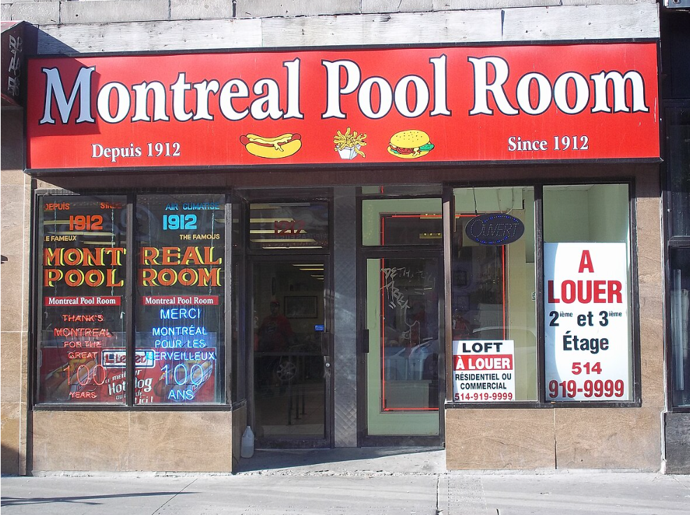 Le Montréal Pool Room : Le Meilleur Hot-Dog en Amérique du Nord depuis 1912